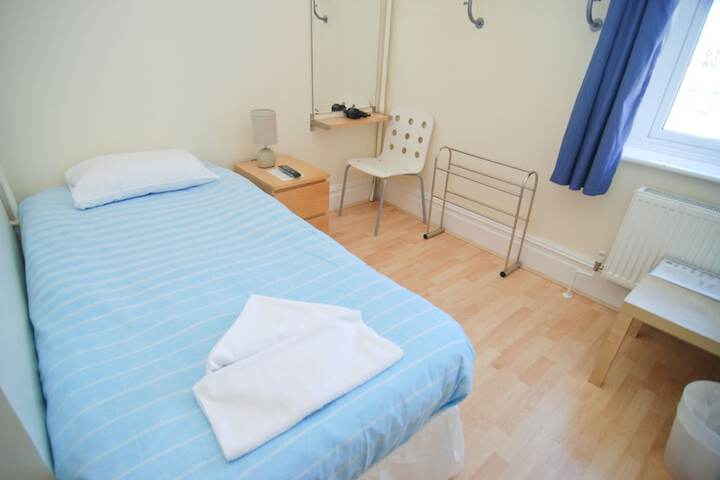 Room 17 of 39
