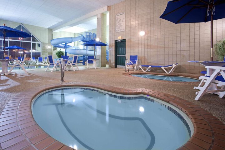 Hotel Pool