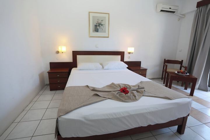 Room 4 of 83