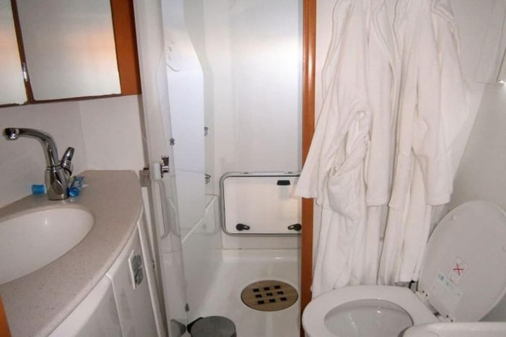 Room 4 of 9
