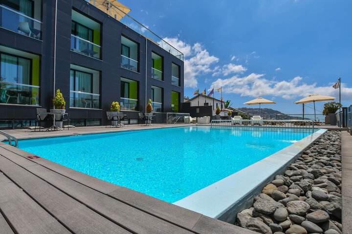 Pool 21 of 38