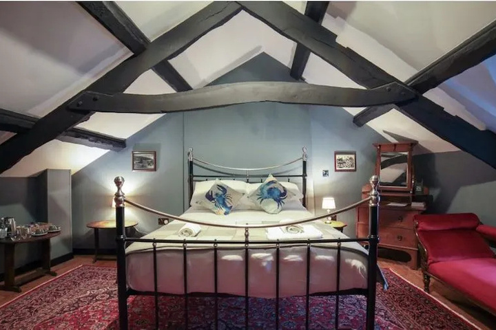 Room 2 of 4