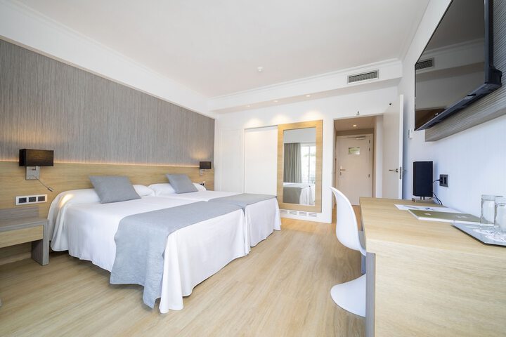 Room 6 of 84
