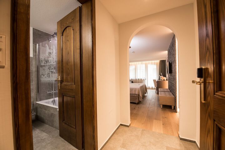 Room 5 of 24