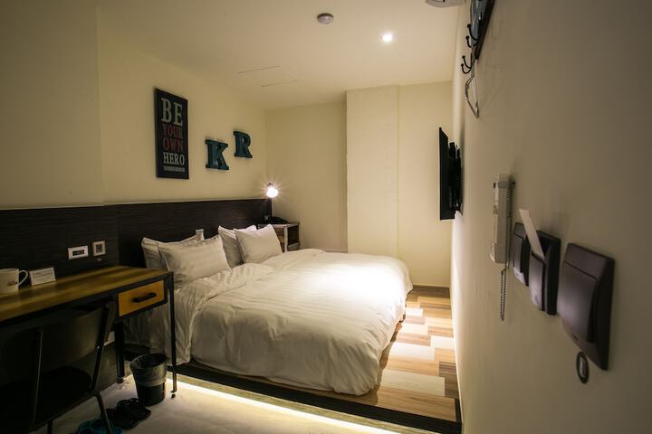 Room 19 of 37