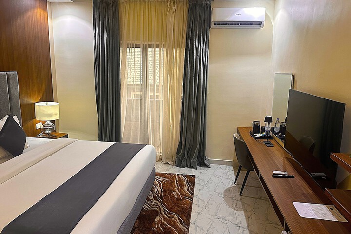 Room 2 of 42