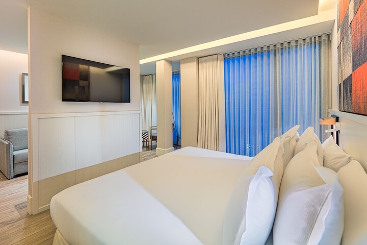 Room 33 of 85