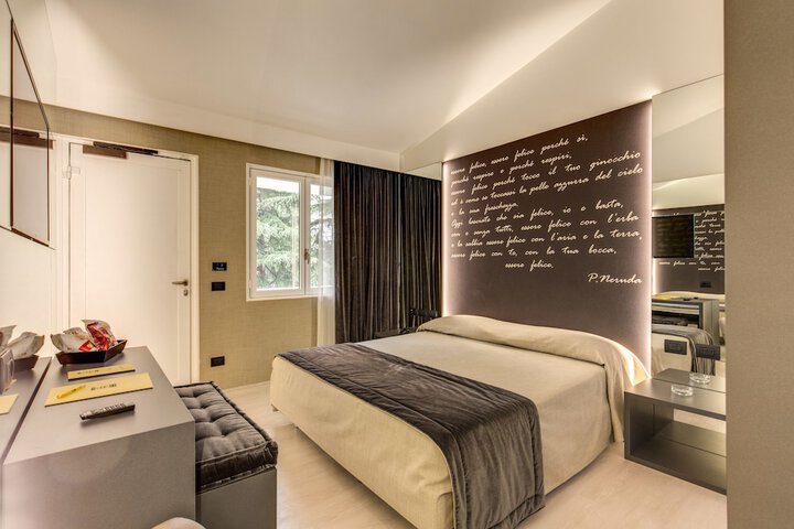 Room 4 of 32