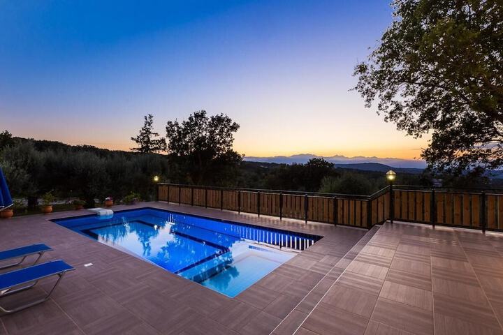 Pool 64 of 106