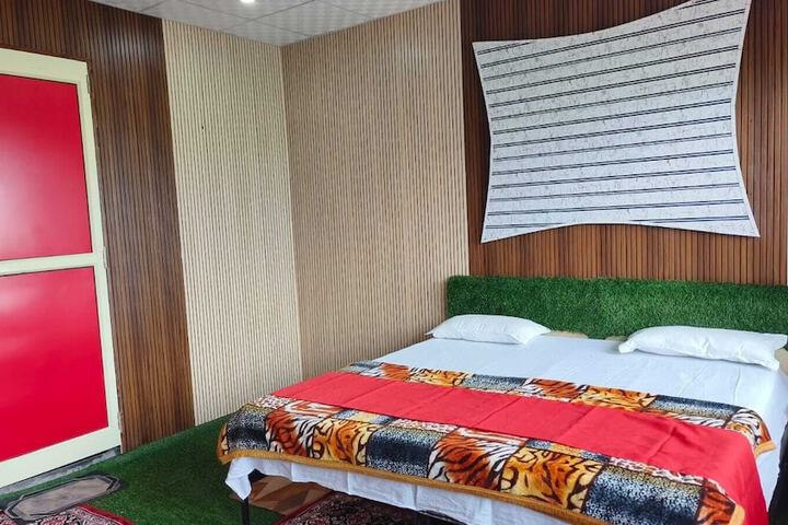 Room 2 of 23