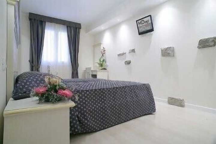 Room 10 of 41