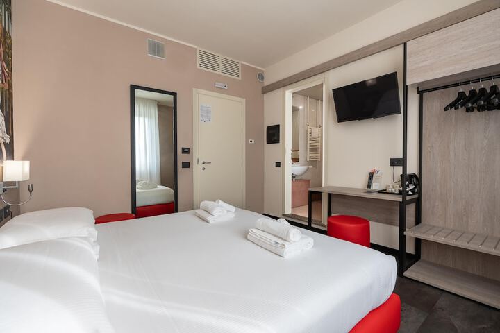 Room 42 of 74