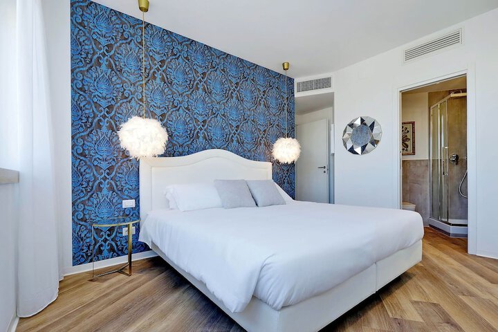 Room 27 of 195