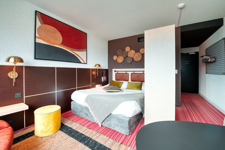Room 9 of 47