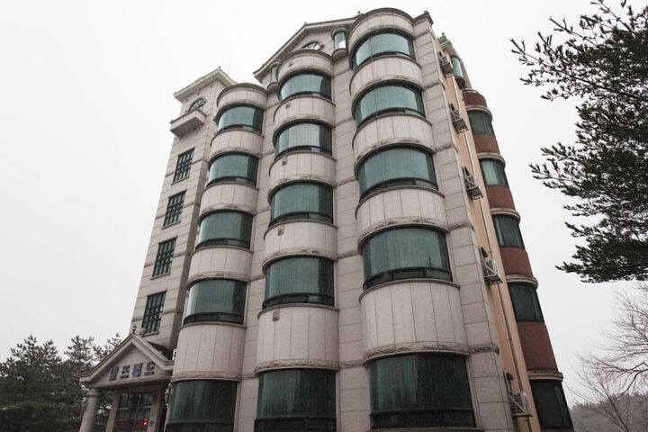 Hotel 5 of 79
