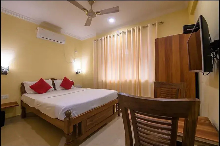 Room 6 of 12