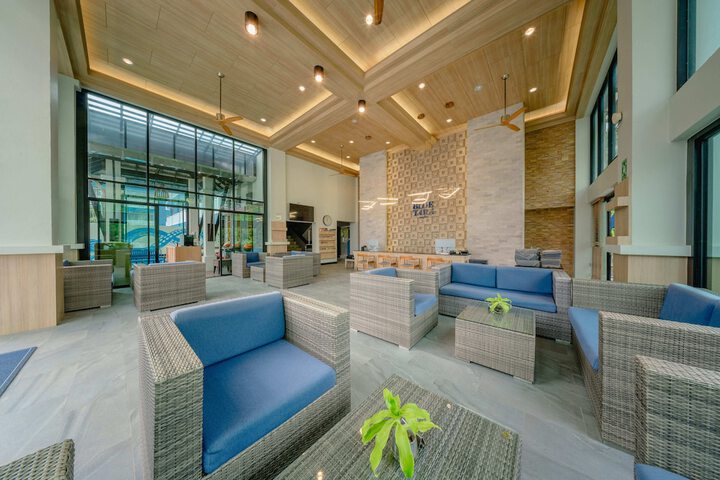 Entrance & Lobby