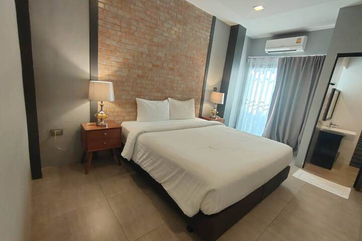 Room 30 of 105