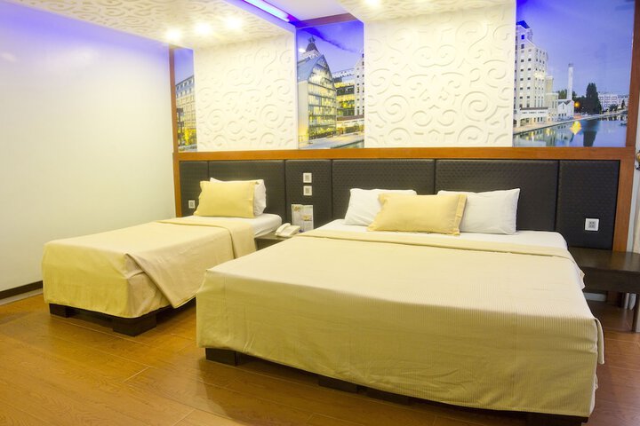 Room 16 of 40