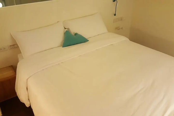 Room 5 of 33