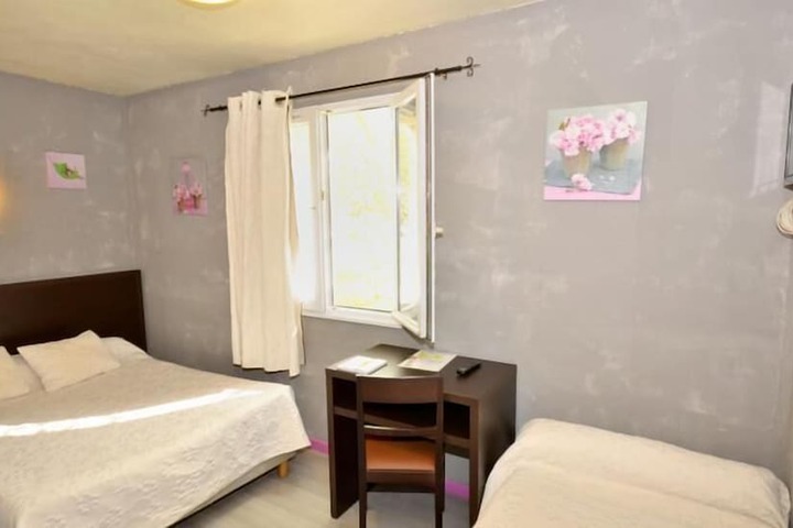 Room 4 of 25