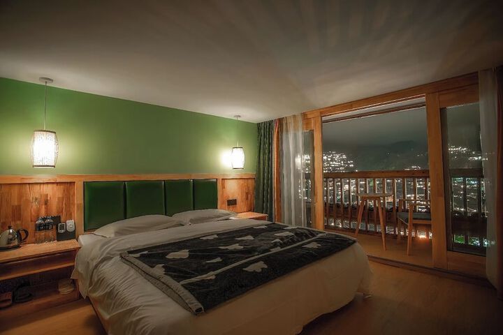 Room 43 of 77