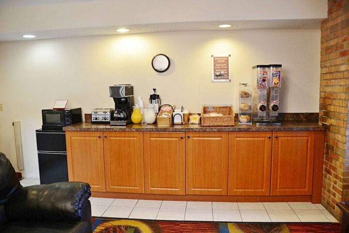 Breakfast/Coffee Service 40 of 51