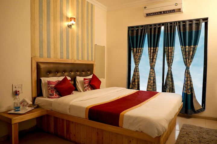 Room 12 of 38
