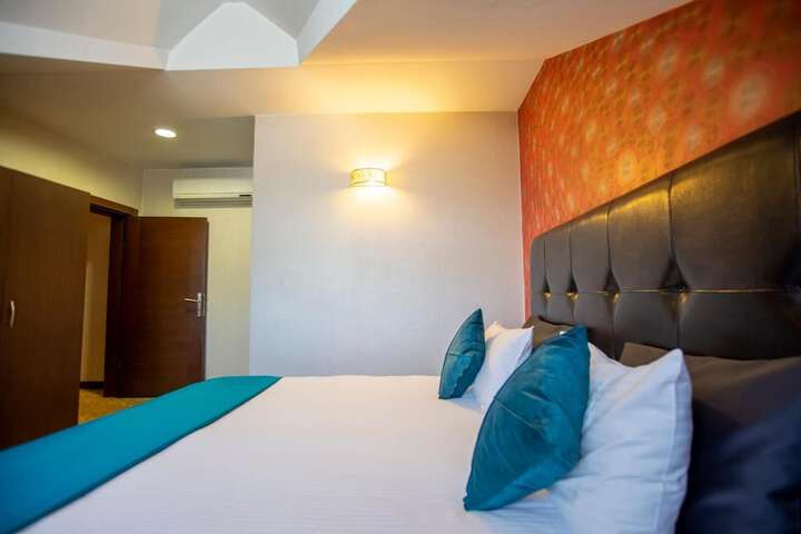 Room 8 of 23
