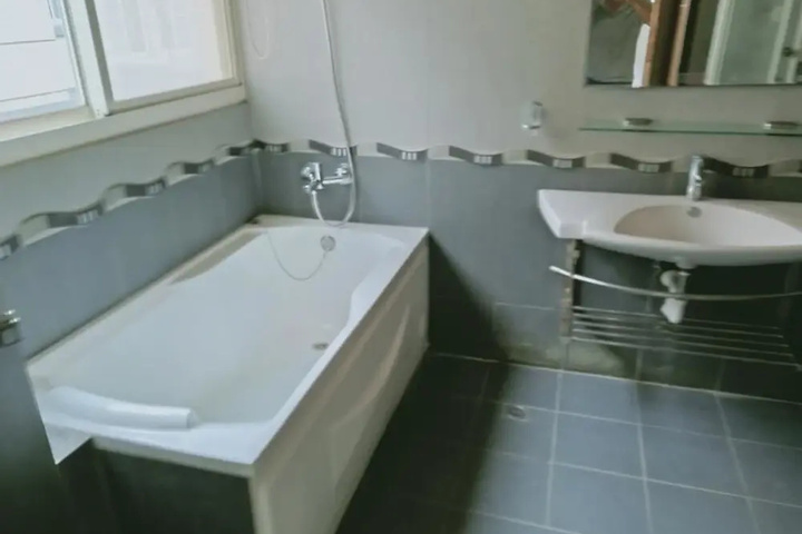 Room 8 of 14