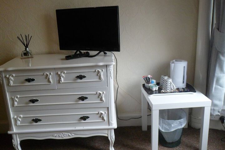 Room 8 of 33