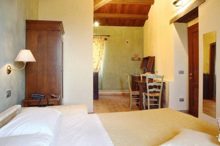 Room 2 of 36