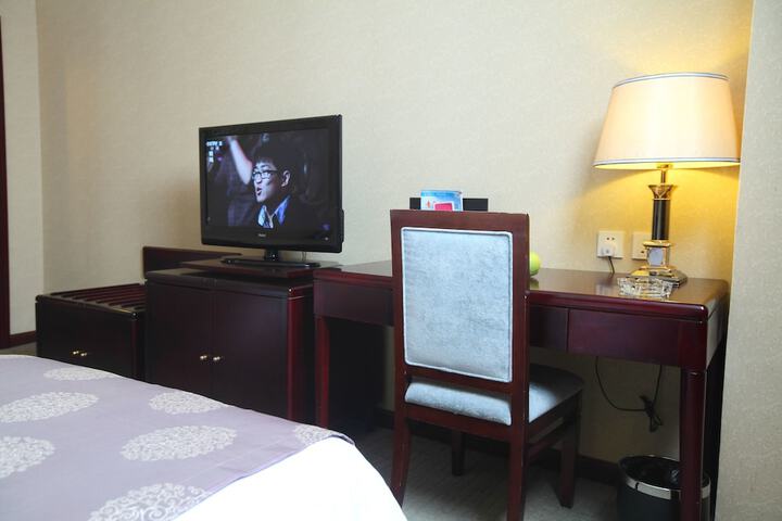 Room 7 of 48
