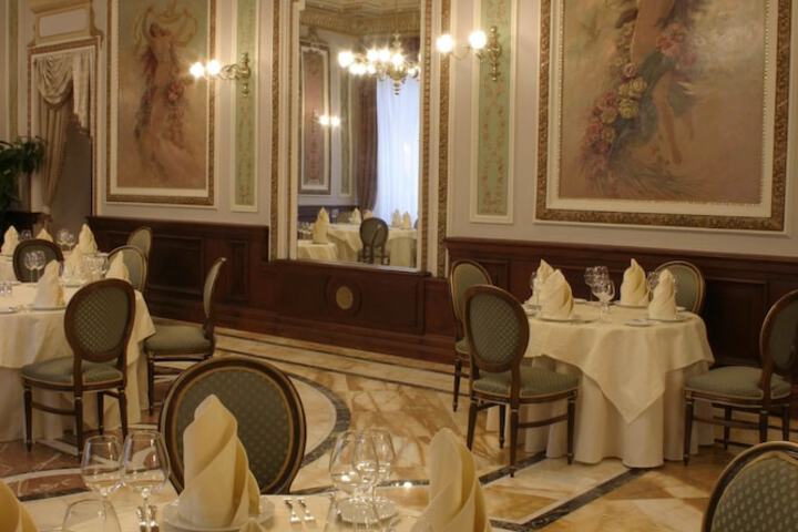 Dining 48 of 64