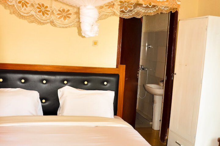 Room 12 of 26