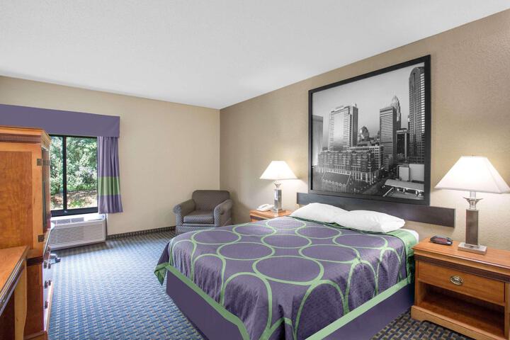 1 King Bed (1 of 19)