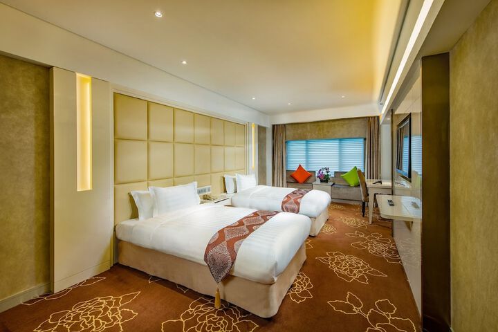 Room 10 of 37