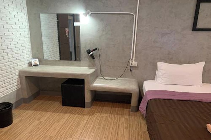 Room 28 of 95