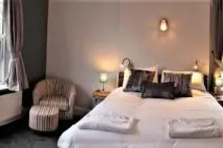 Room 5 of 13