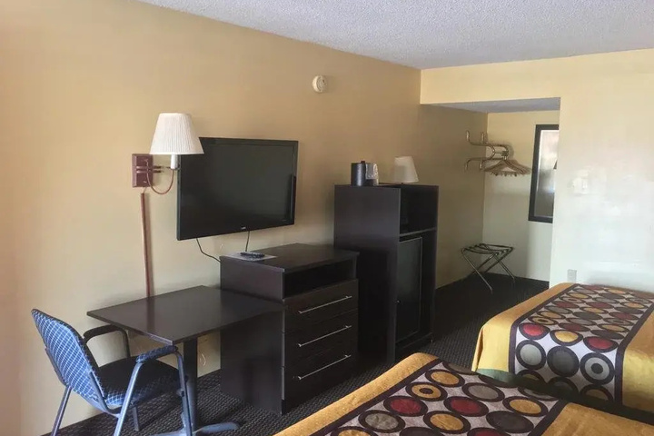 Room 6 of 13