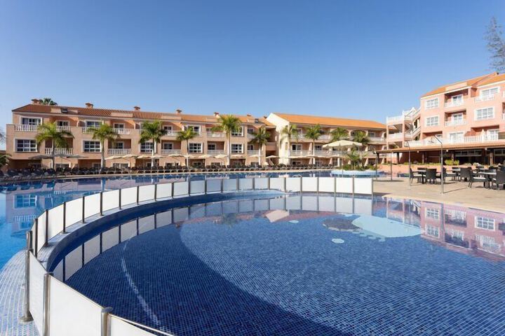 Pool 44 of 109