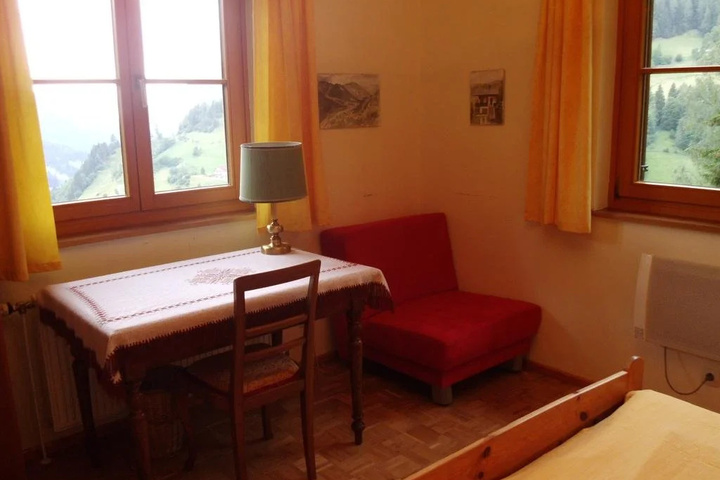 Room 4 of 15