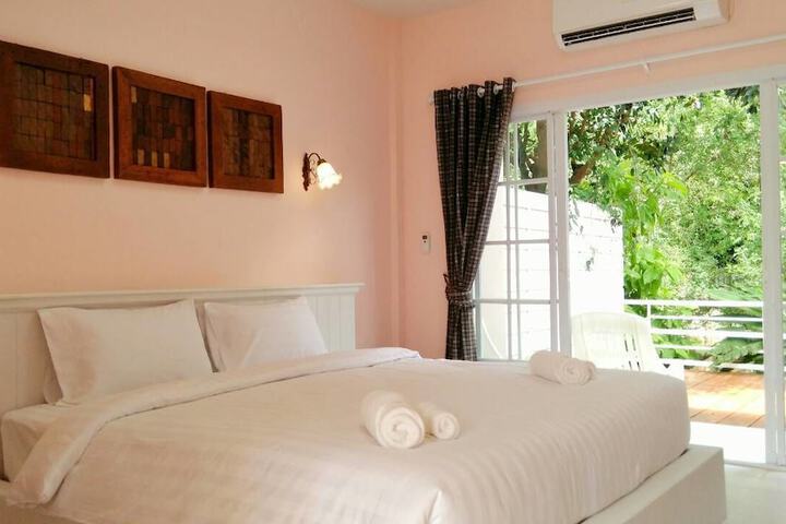 Room 4 of 30