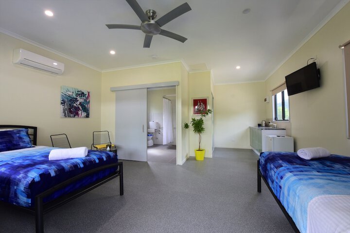 Room 6 of 37