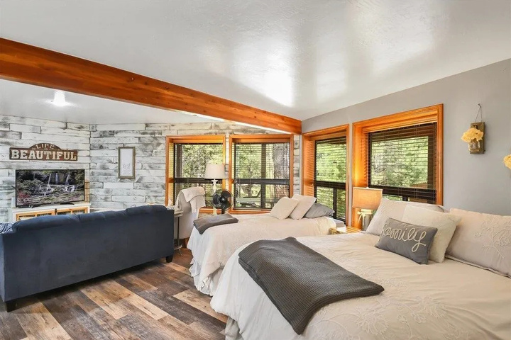 Exterior of Cozy Hilltop Retreat