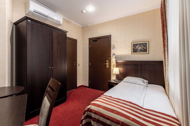 Room 6 of 48