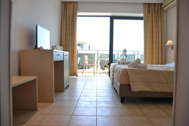 Room 3 of 41