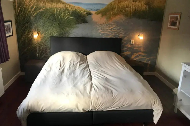 Room 2 of 2