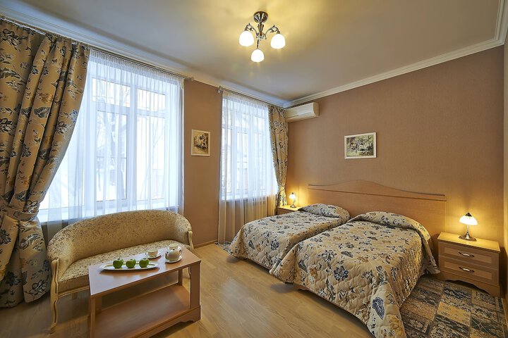 Room 8 of 43
