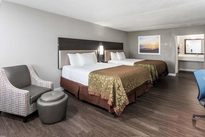 2 Queen Beds (4 of 7)